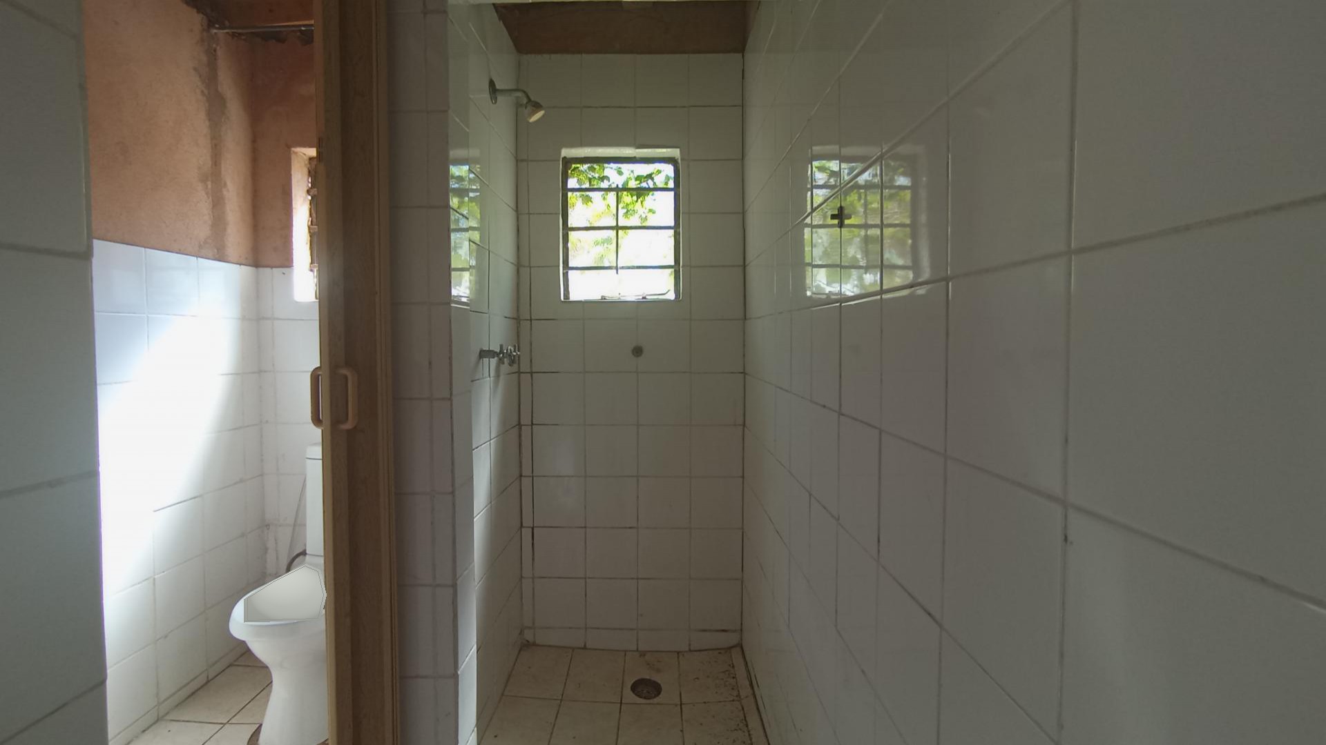 Bathroom 2 - 3 square meters of property in Philip Nel Park