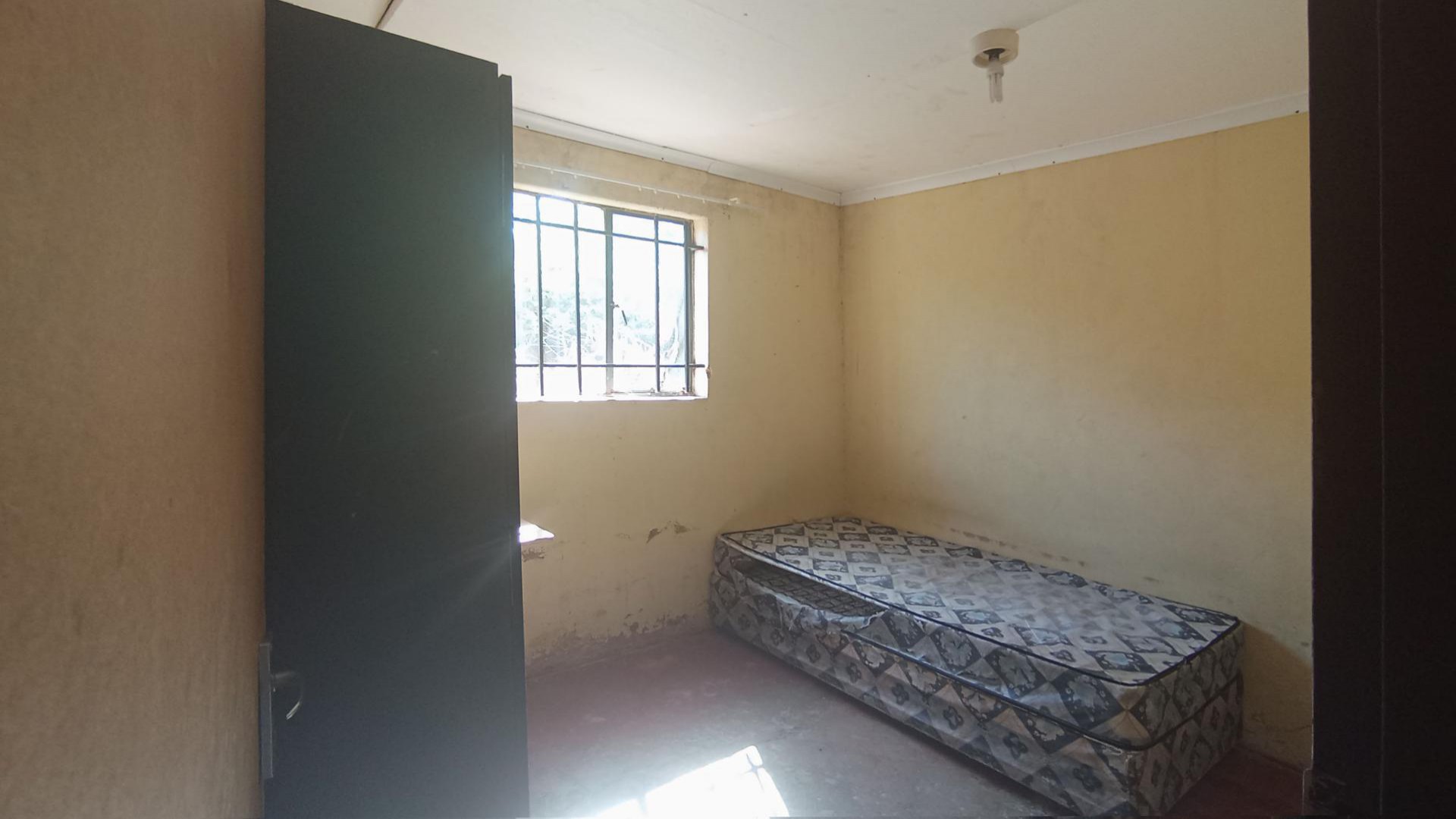 Bed Room 4 - 8 square meters of property in Philip Nel Park