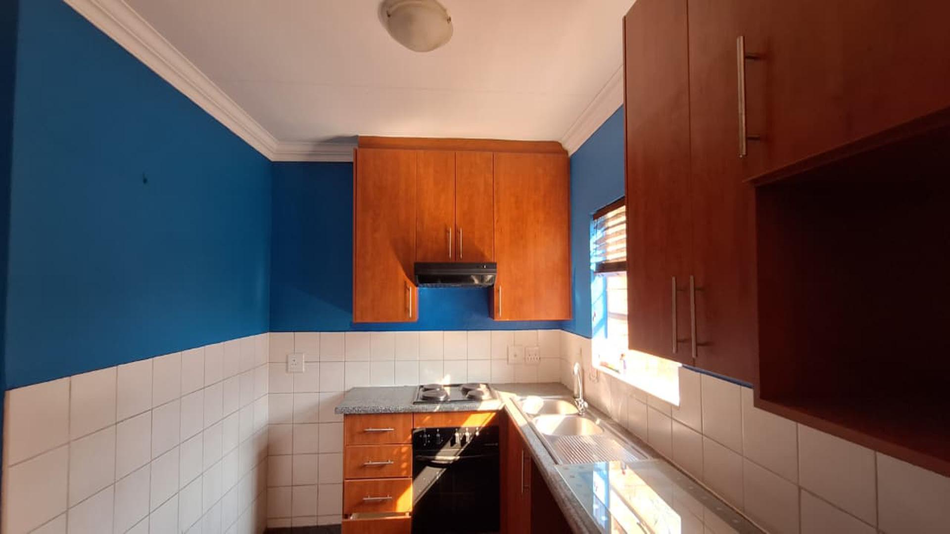 Kitchen - 8 square meters of property in Honey Park