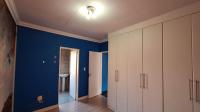 Main Bedroom - 17 square meters of property in Honey Park