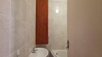 Bathroom 1 - 5 square meters of property in Honey Park