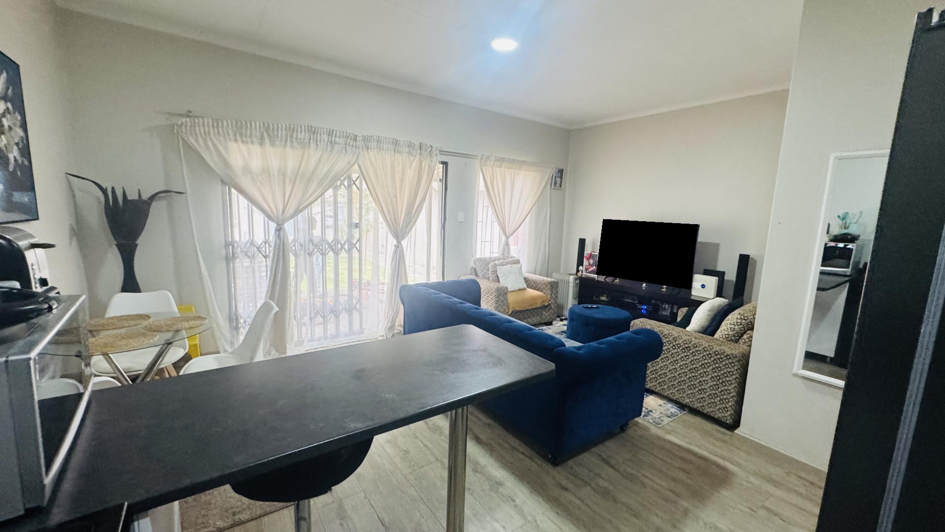 Lounges of property in Eldorette