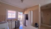 Kitchen - 14 square meters of property in Robinpark