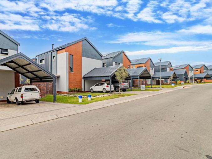 4 Bedroom House for Sale For Sale in Jackal Creek Golf Estate - MR716672