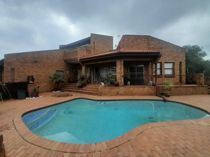 4 Bedroom House for Sale For Sale in Bassonia - MR716705