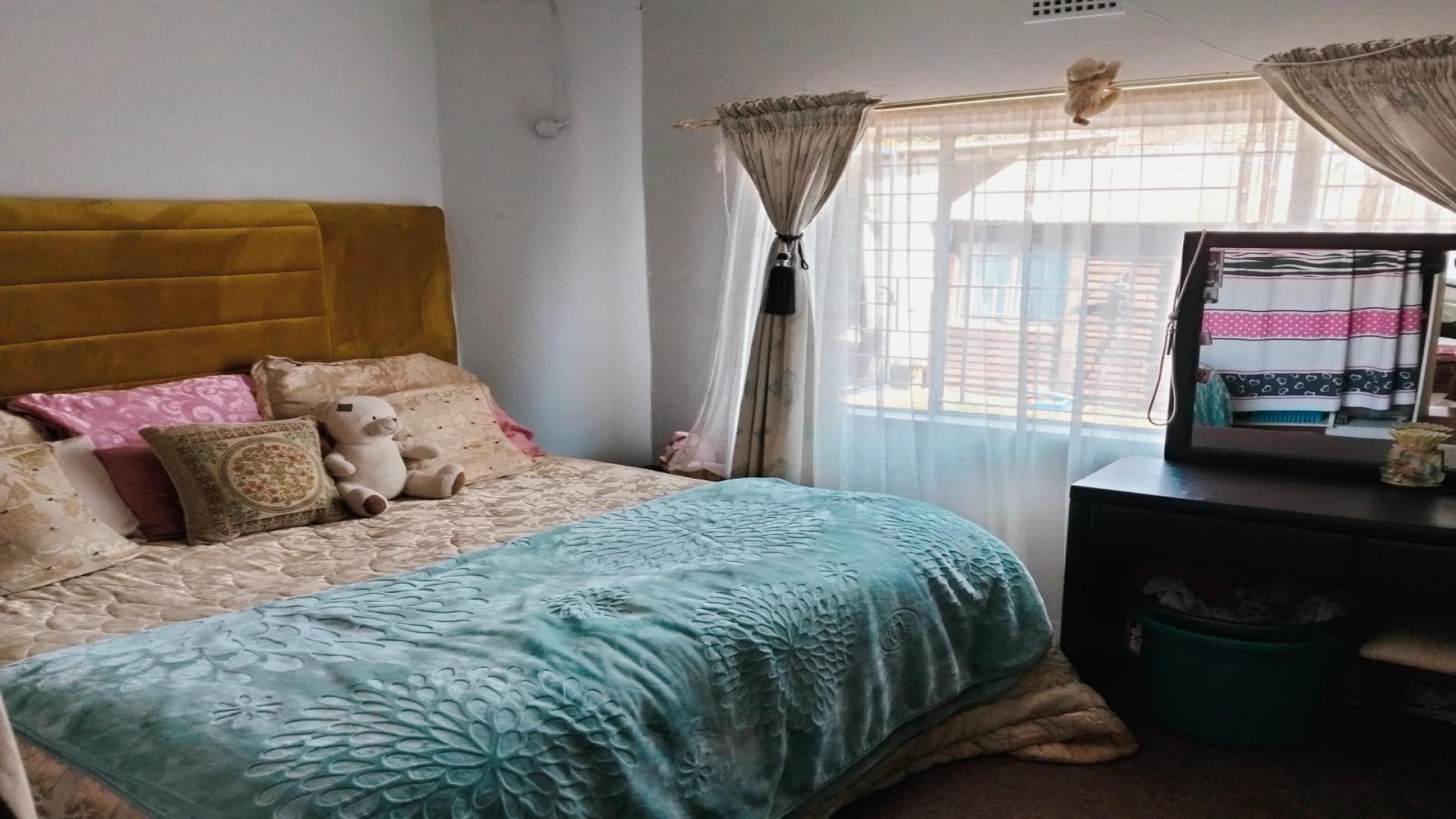 Bed Room 1 of property in Springs