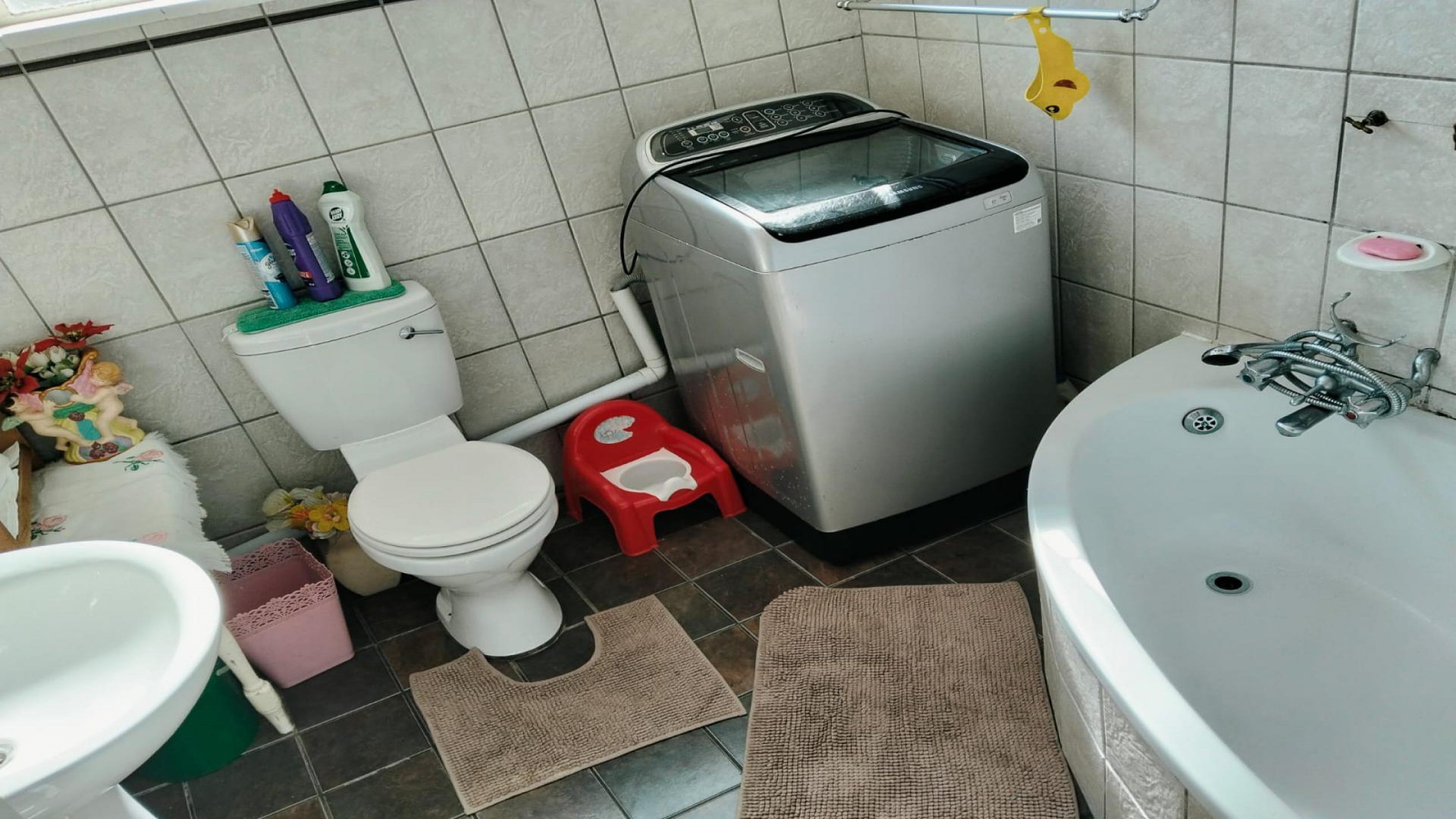 Bathroom 1 of property in Springs
