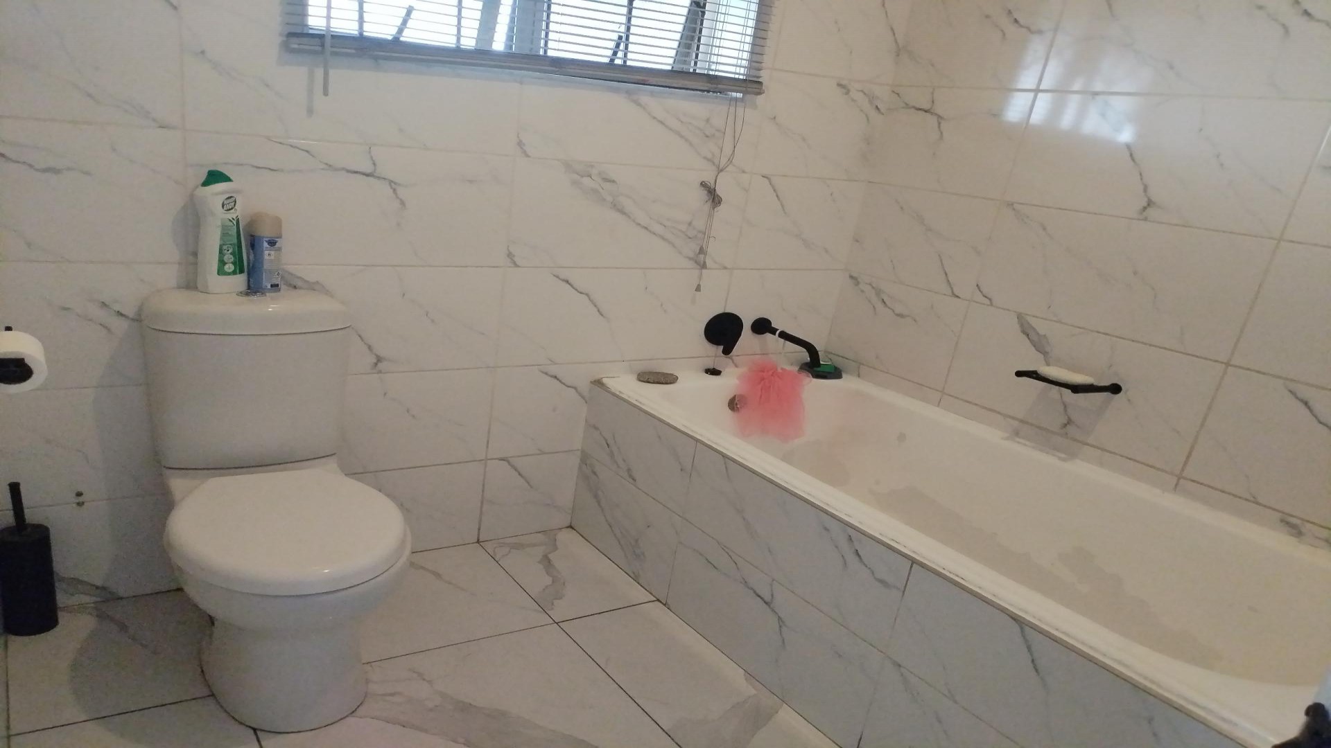 Bathroom 1 of property in Montclair (Dbn)