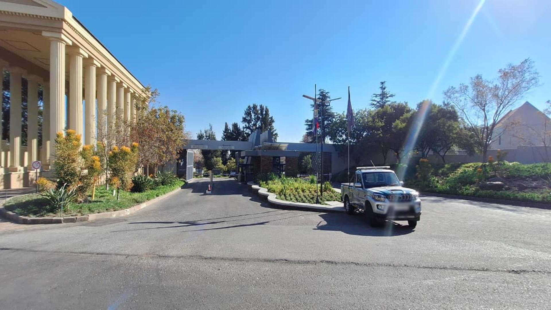 Front View of property in Maroeladal