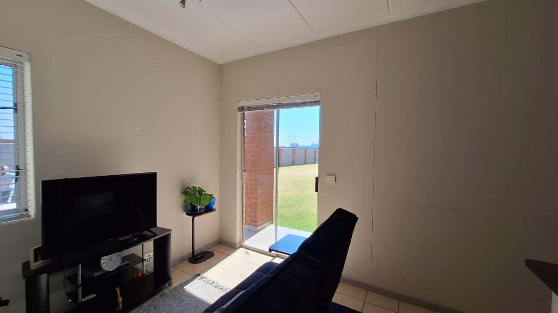 Lounges - 12 square meters of property in Esther Park