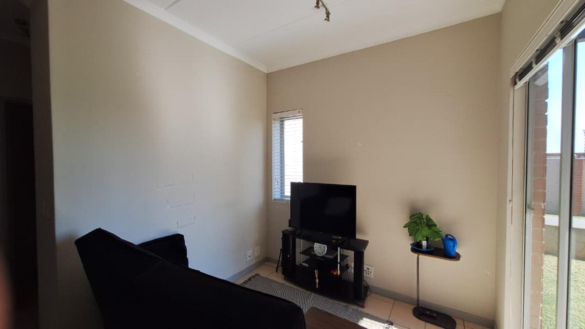 Lounges - 12 square meters of property in Esther Park