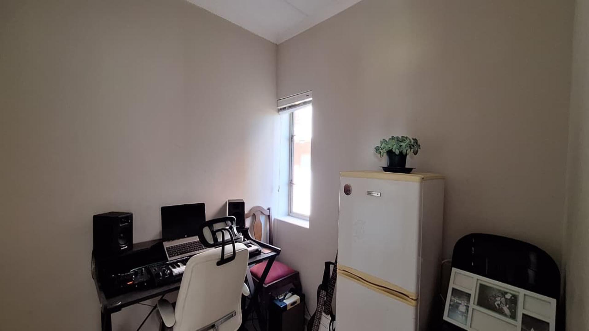 Bed Room 1 - 9 square meters of property in Esther Park