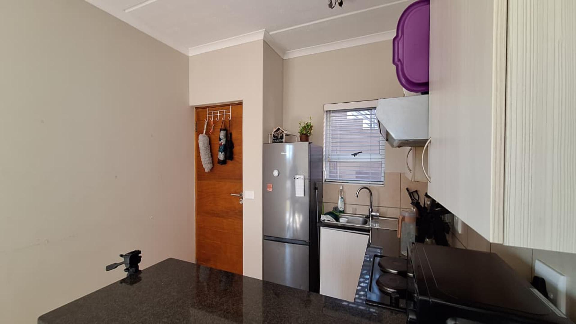 Kitchen - 6 square meters of property in Esther Park