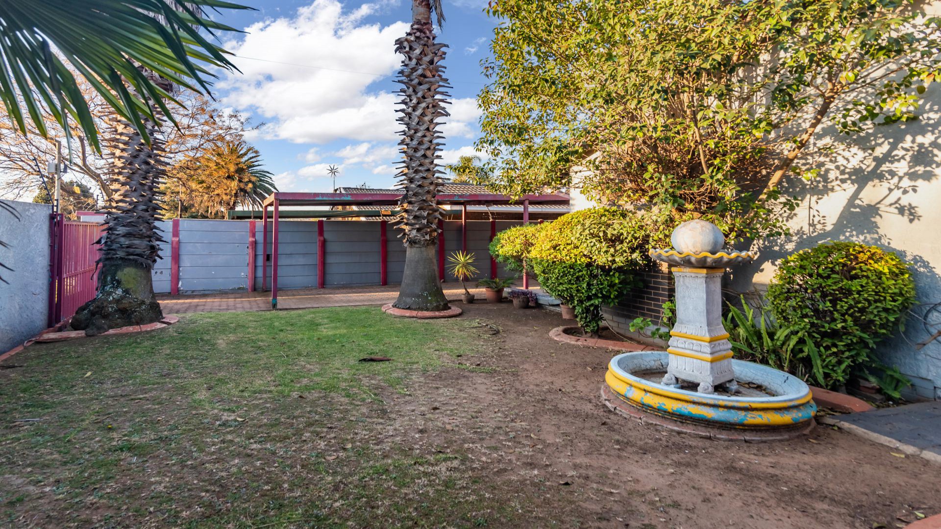 Garden of property in Florida Lake