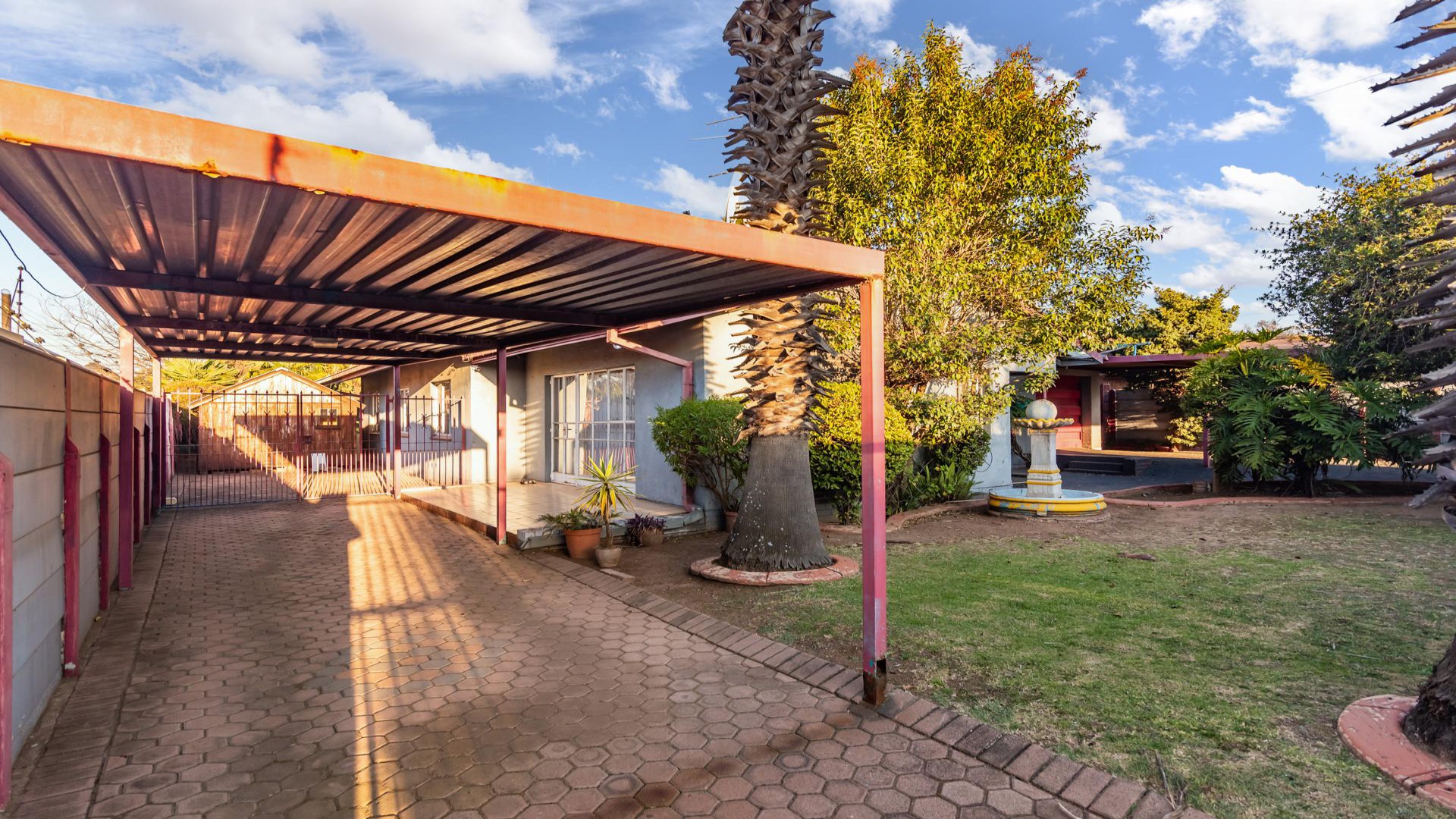 Carport  of property in Florida Lake