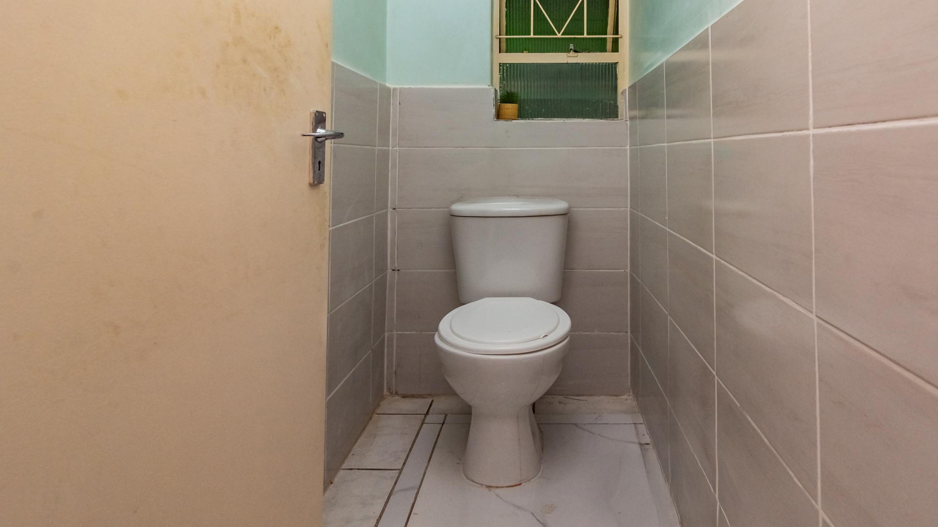 Bathroom 1 of property in Florida Lake