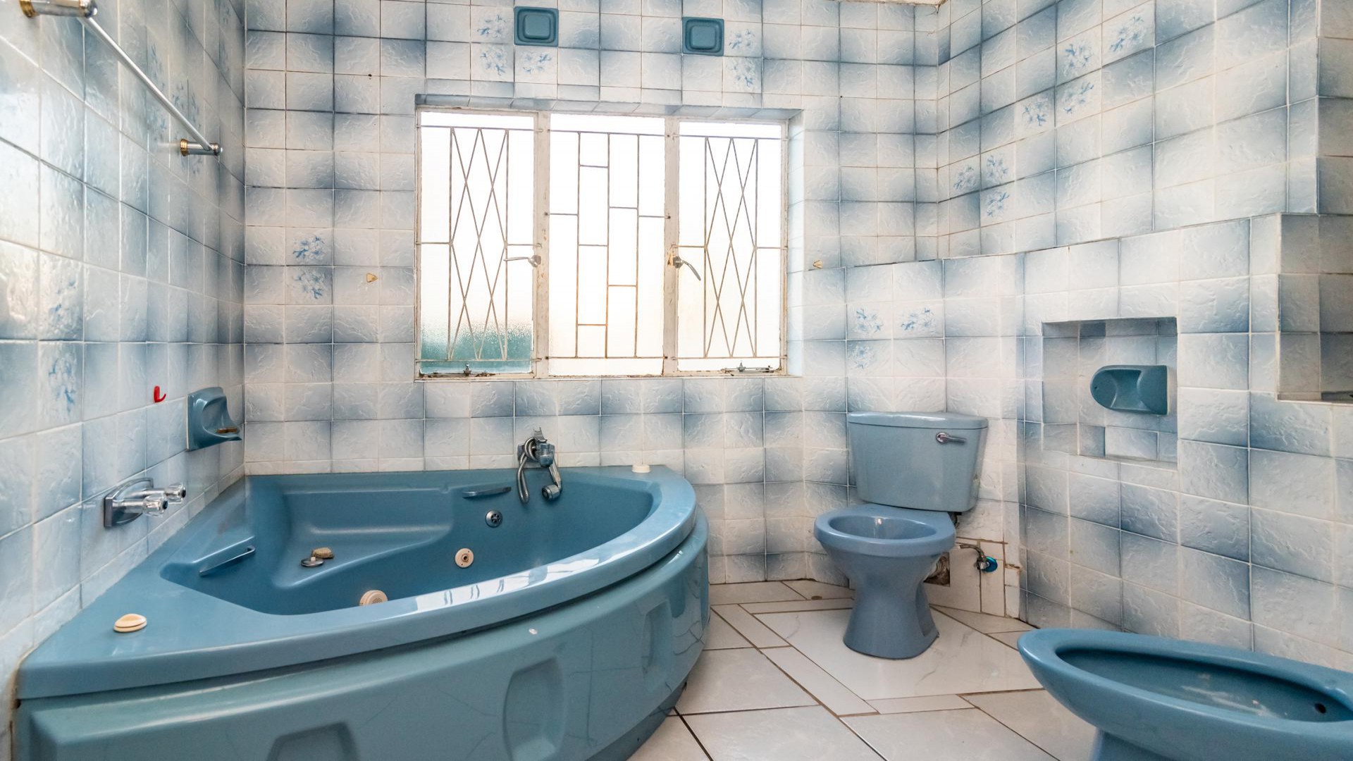 Bathroom 2 of property in Florida Lake