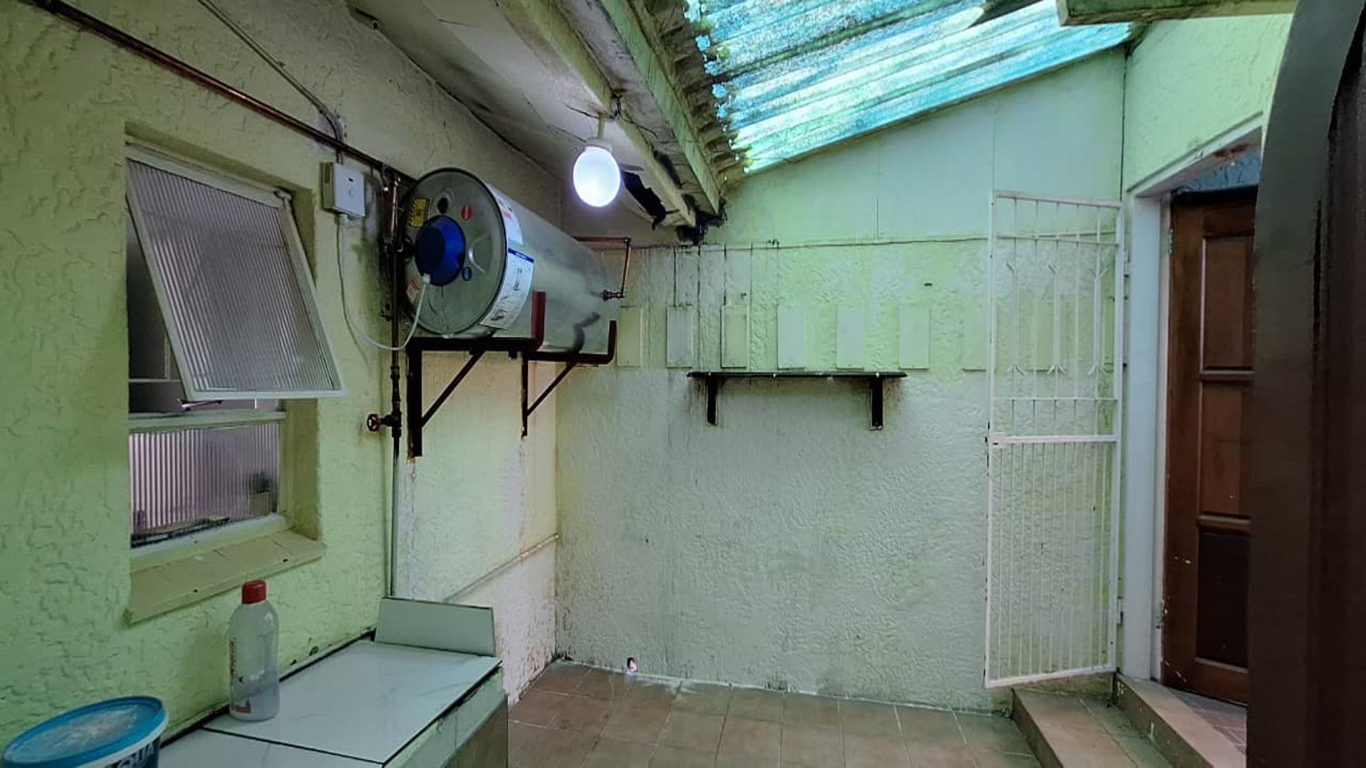 Laundry Room  - 13 square meters of property in Florida Lake
