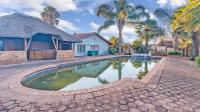 Swimming Pool of property in Florida Lake