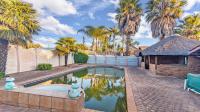 Swimming Pool of property in Florida Lake