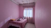 Bed Room 1 - 12 square meters of property in Florida Lake