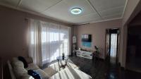 Lounges - 25 square meters of property in Florida Lake