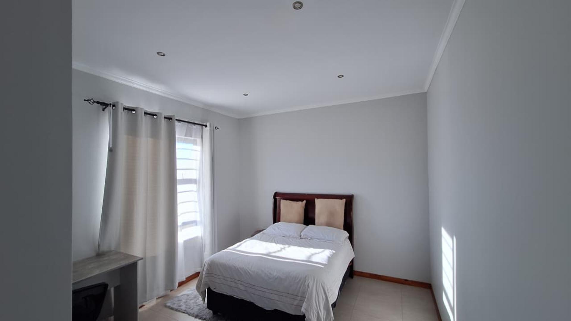 Main Bedroom - 21 square meters of property in Caro Nome AH