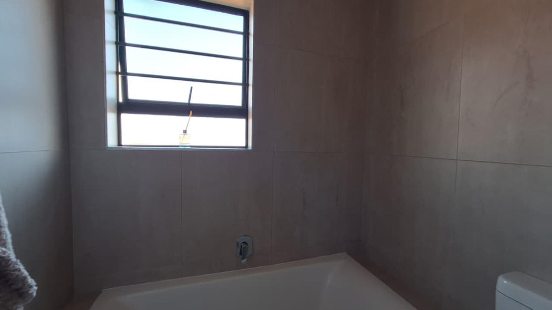 Bathroom 3+ of property in Caro Nome AH