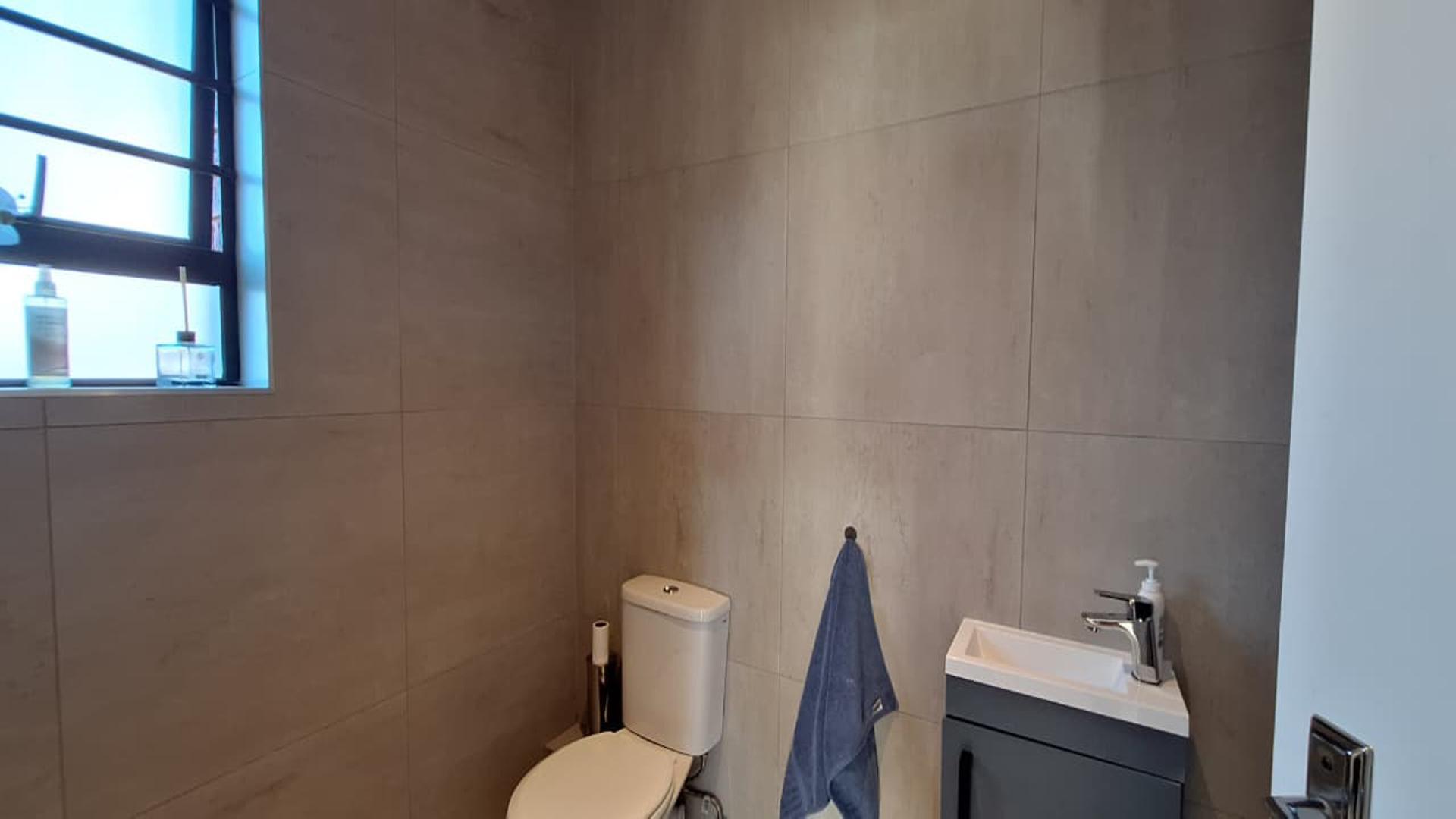 Bathroom 1 - 8 square meters of property in Caro Nome AH