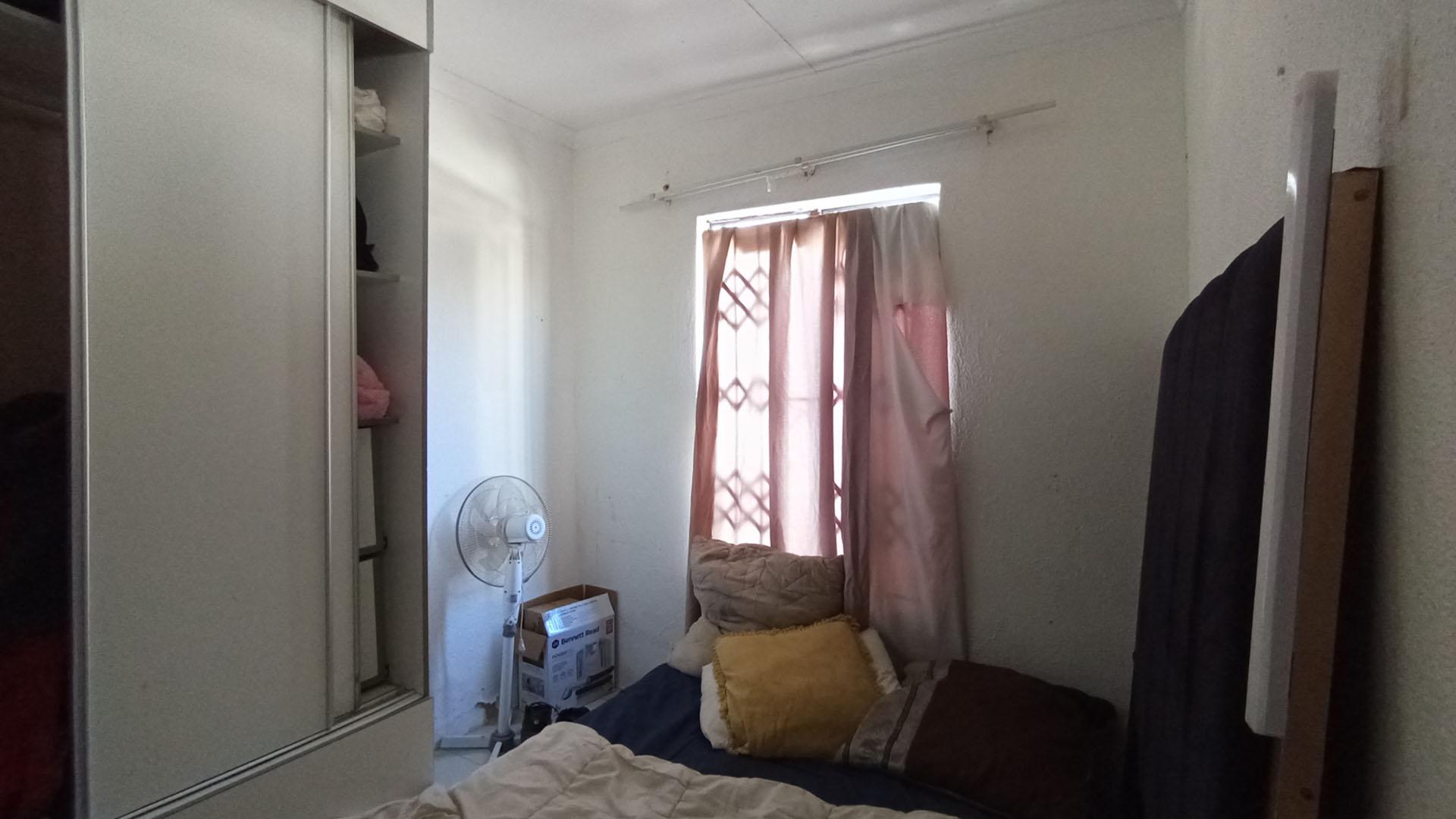 Bed Room 2 - 9 square meters of property in Soshanguve East