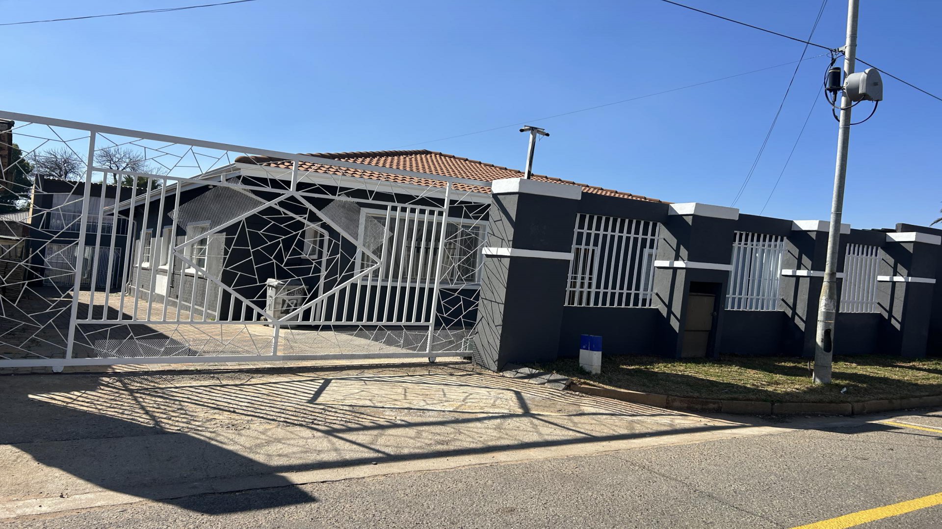 Front View of property in Roodepoort