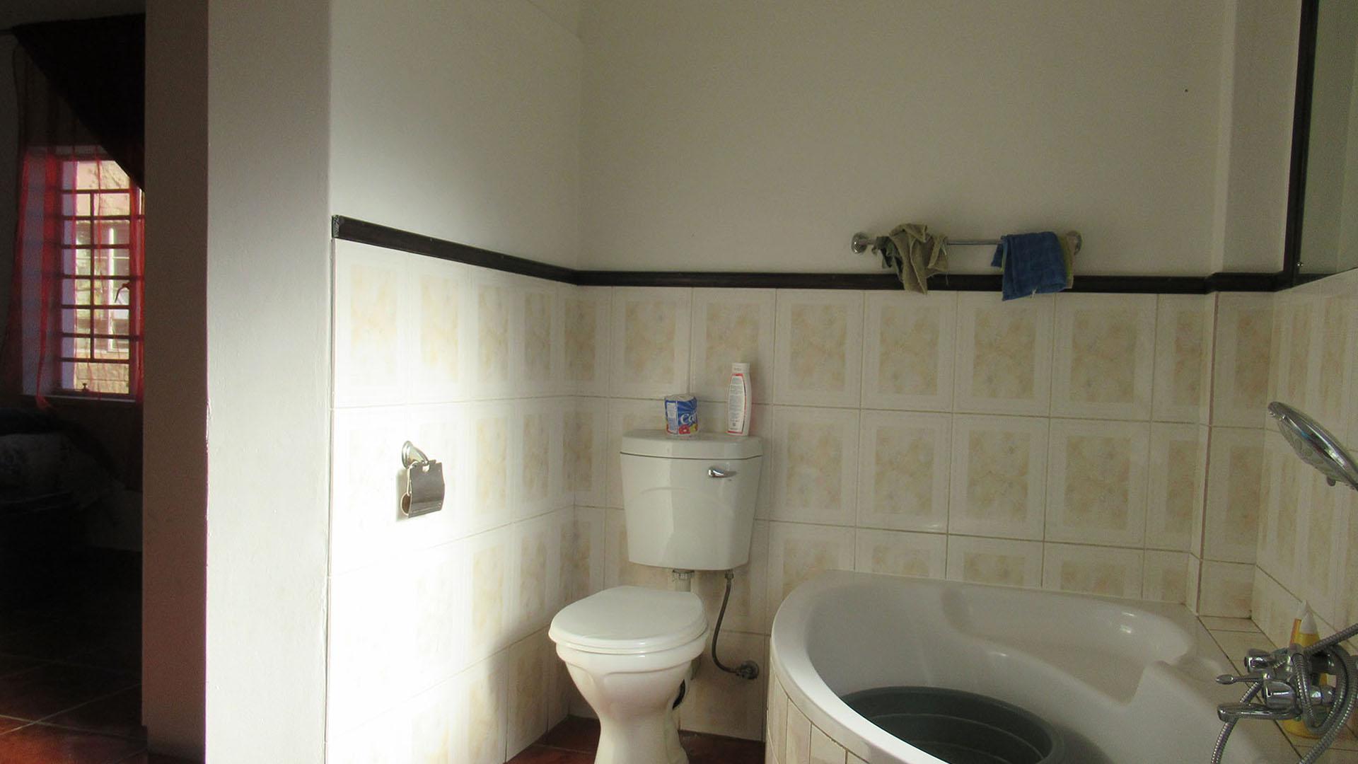 Main Bathroom - 7 square meters of property in Roodepoort