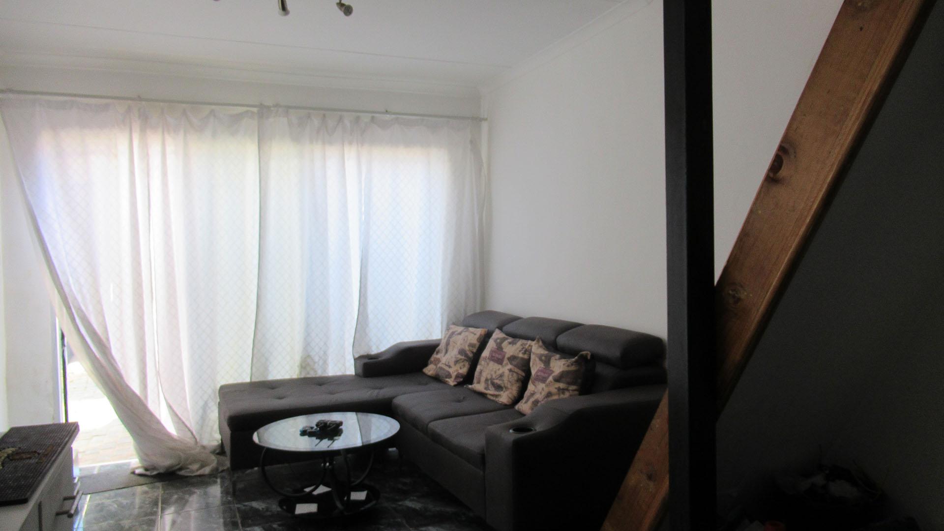 Flatlet - 99 square meters of property in Roodepoort