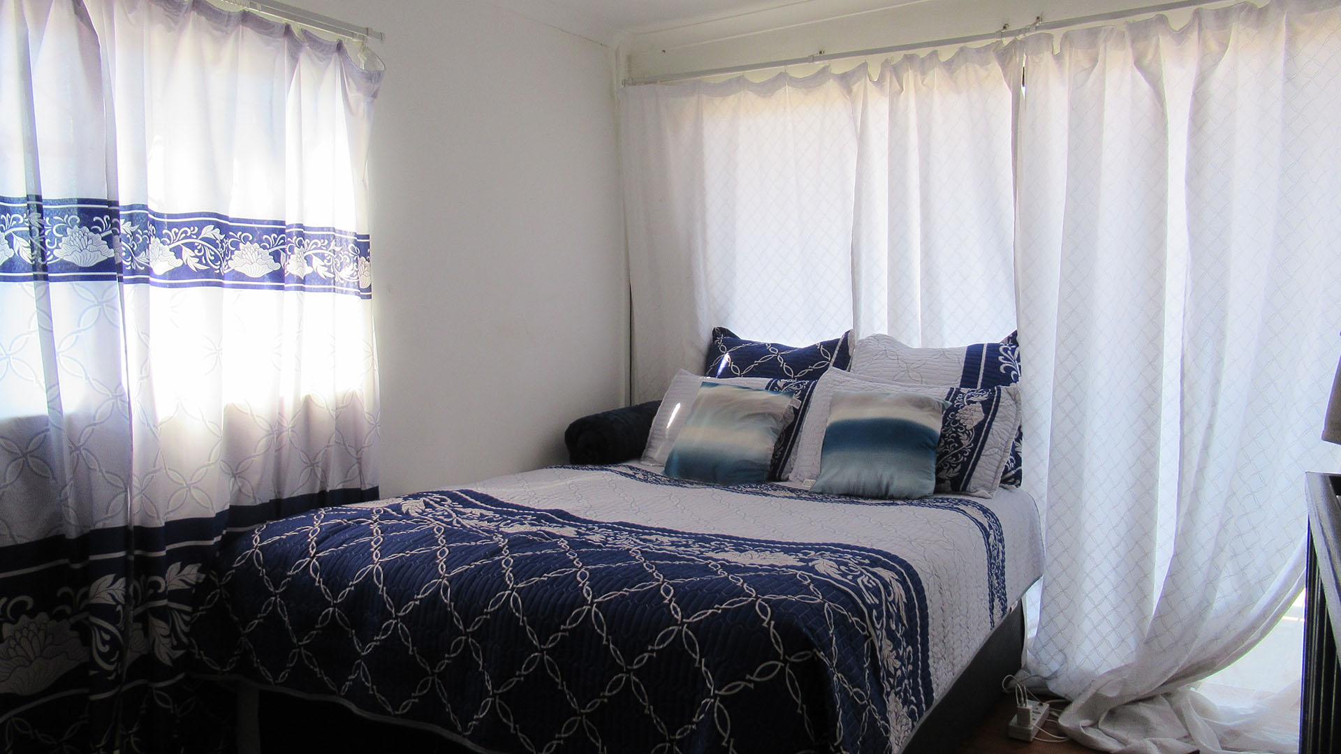 Flatlet - 99 square meters of property in Roodepoort