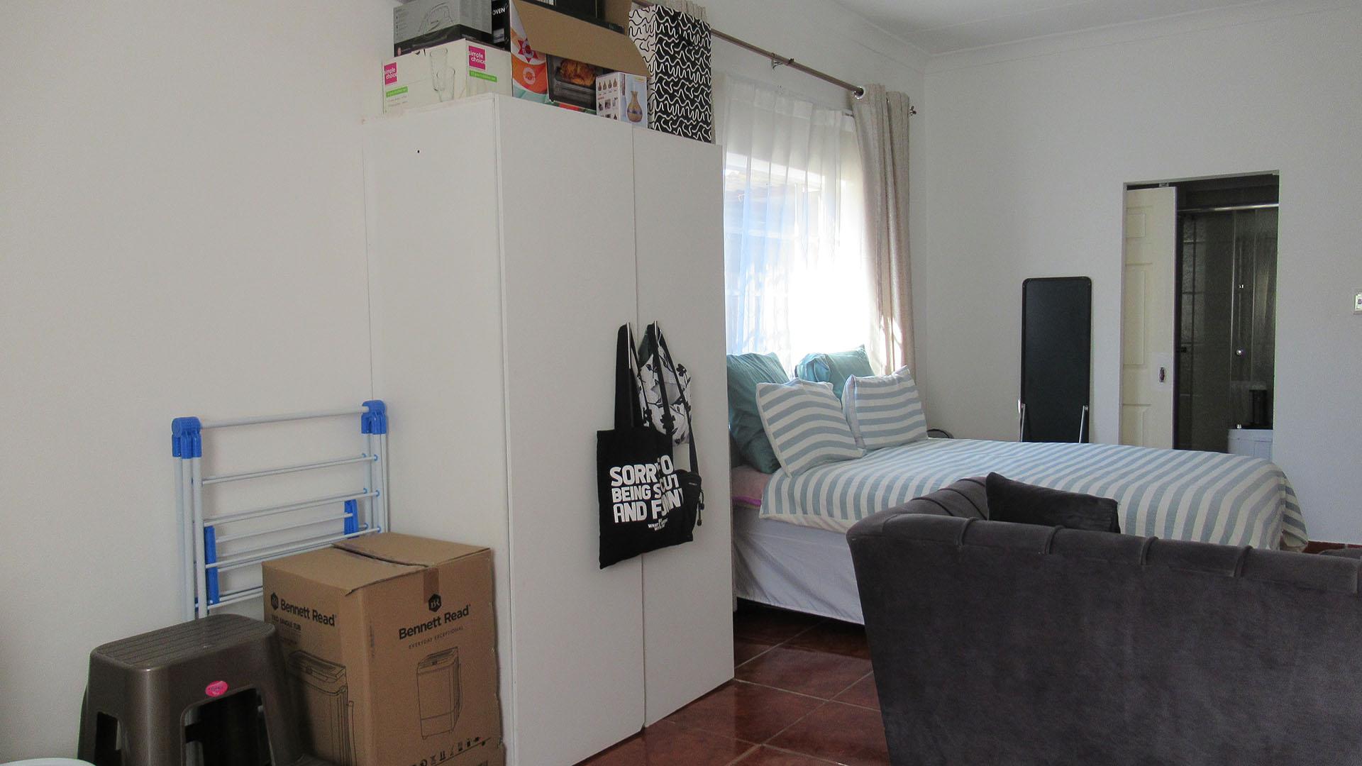 Flatlet - 99 square meters of property in Roodepoort