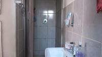 Bathroom 3+ - 4 square meters of property in Roodepoort