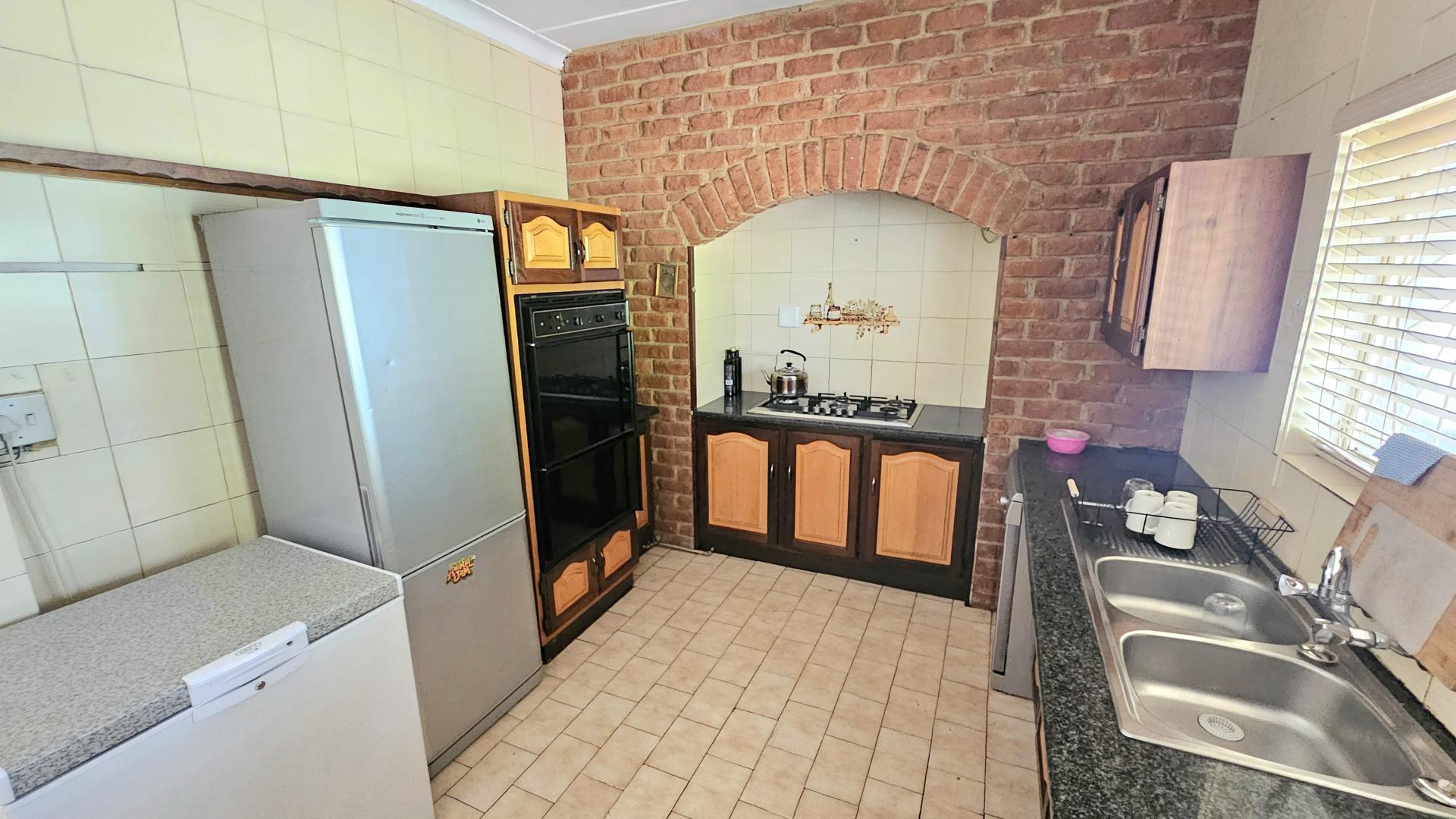  of property in Queenswood