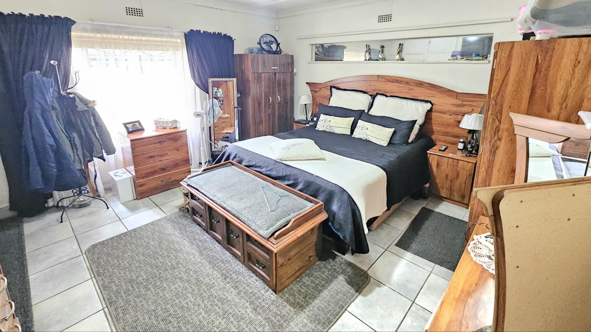  of property in East Lynne