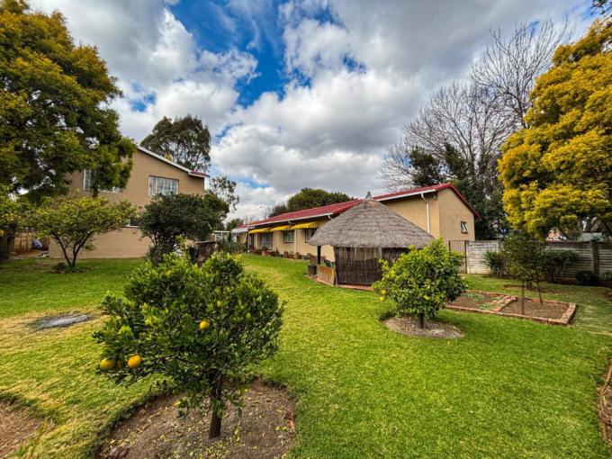 5 Bedroom House for Sale For Sale in Brackendowns - MR716993