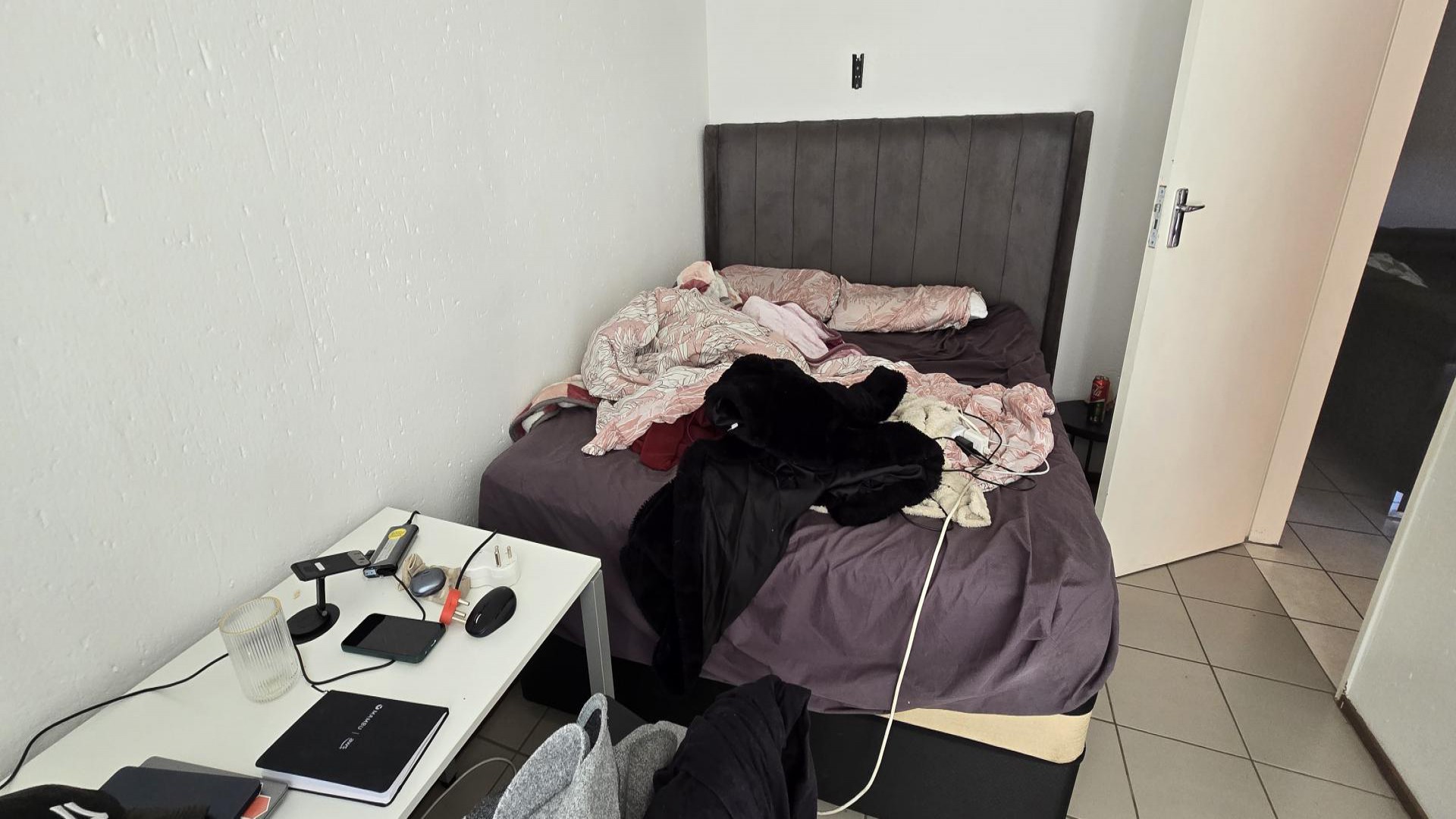 Bed Room 1 of property in Comet