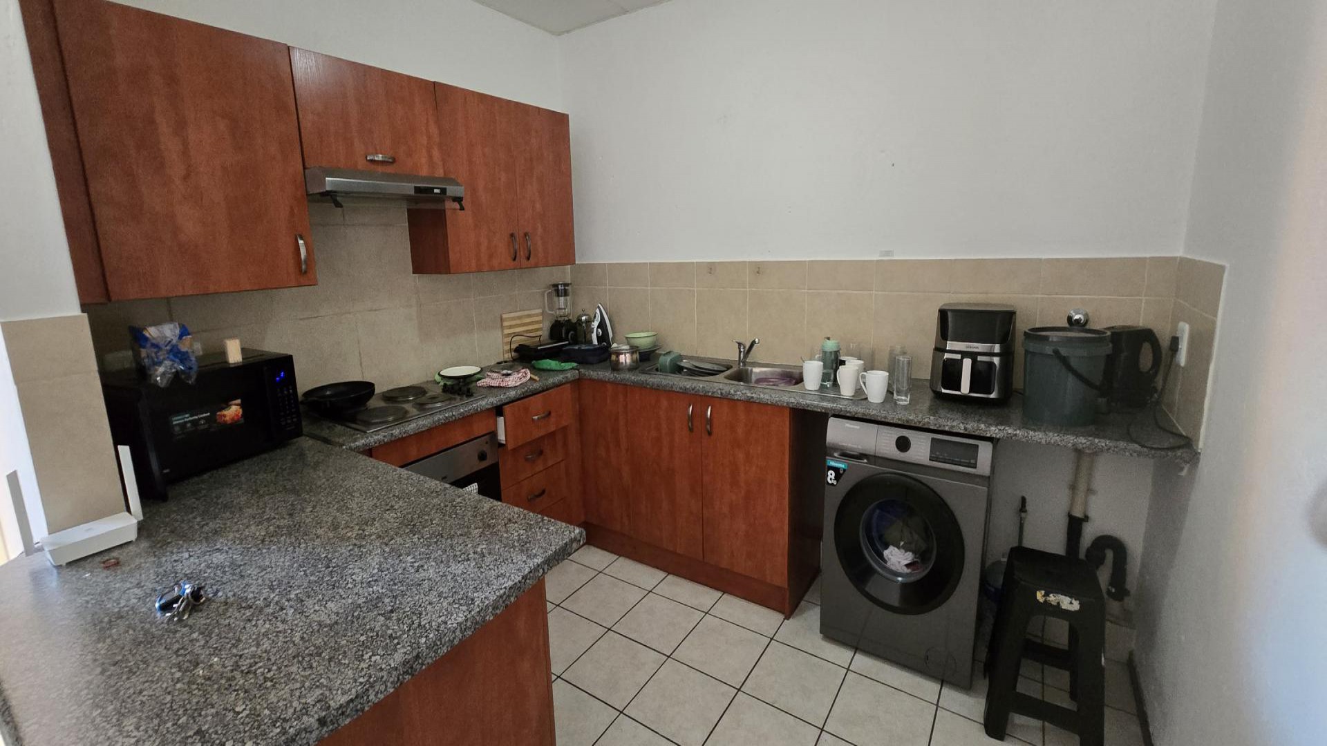 Kitchen of property in Comet