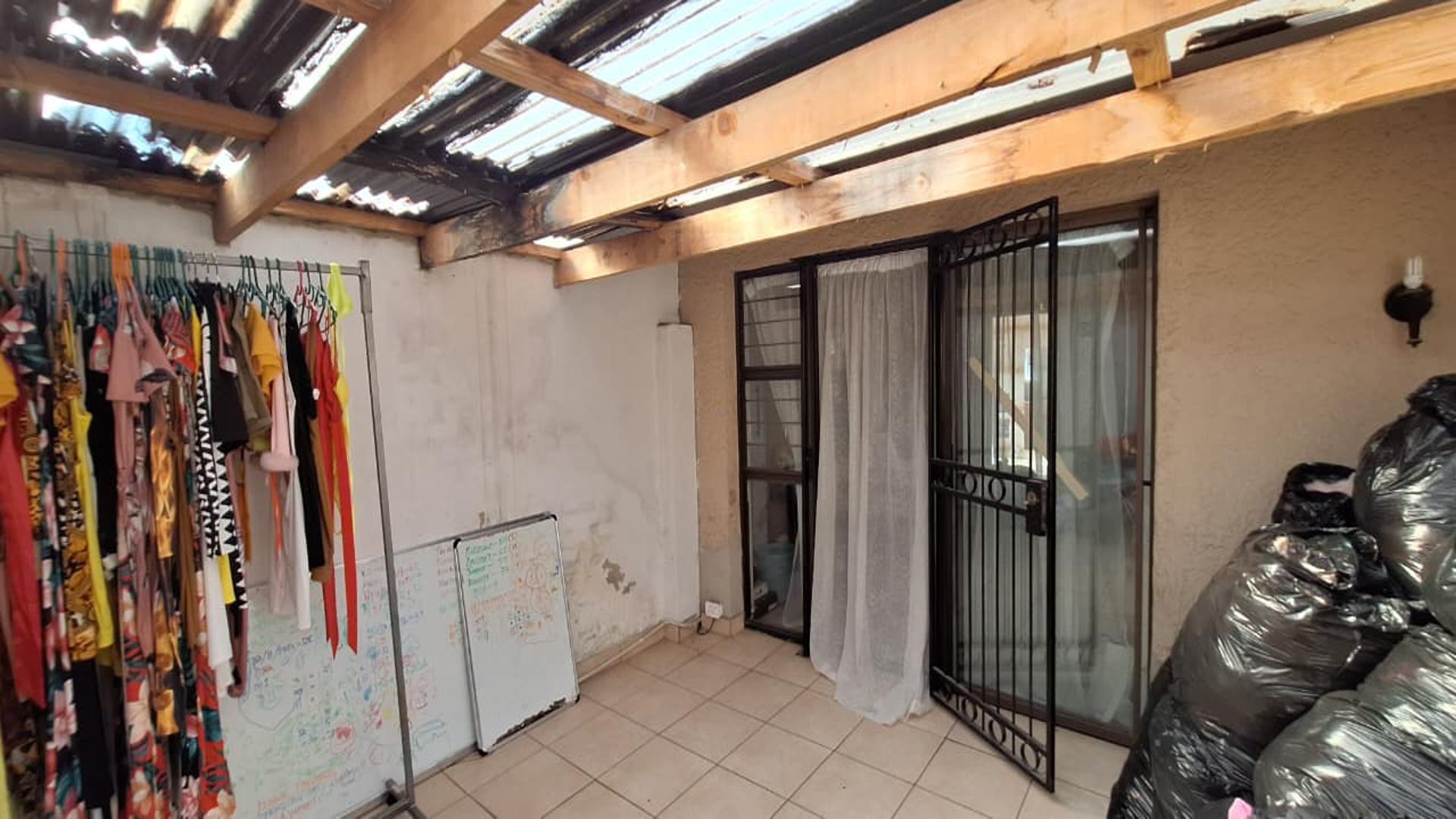 Main Bedroom - 39 square meters of property in Kew