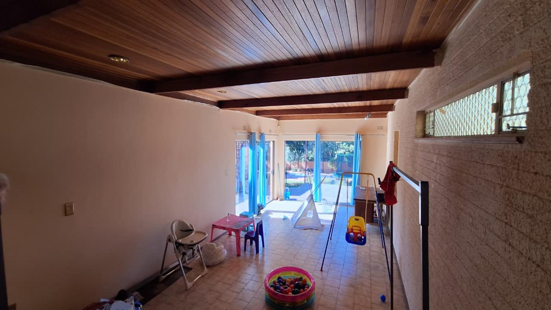 Lounges - 51 square meters of property in Kew