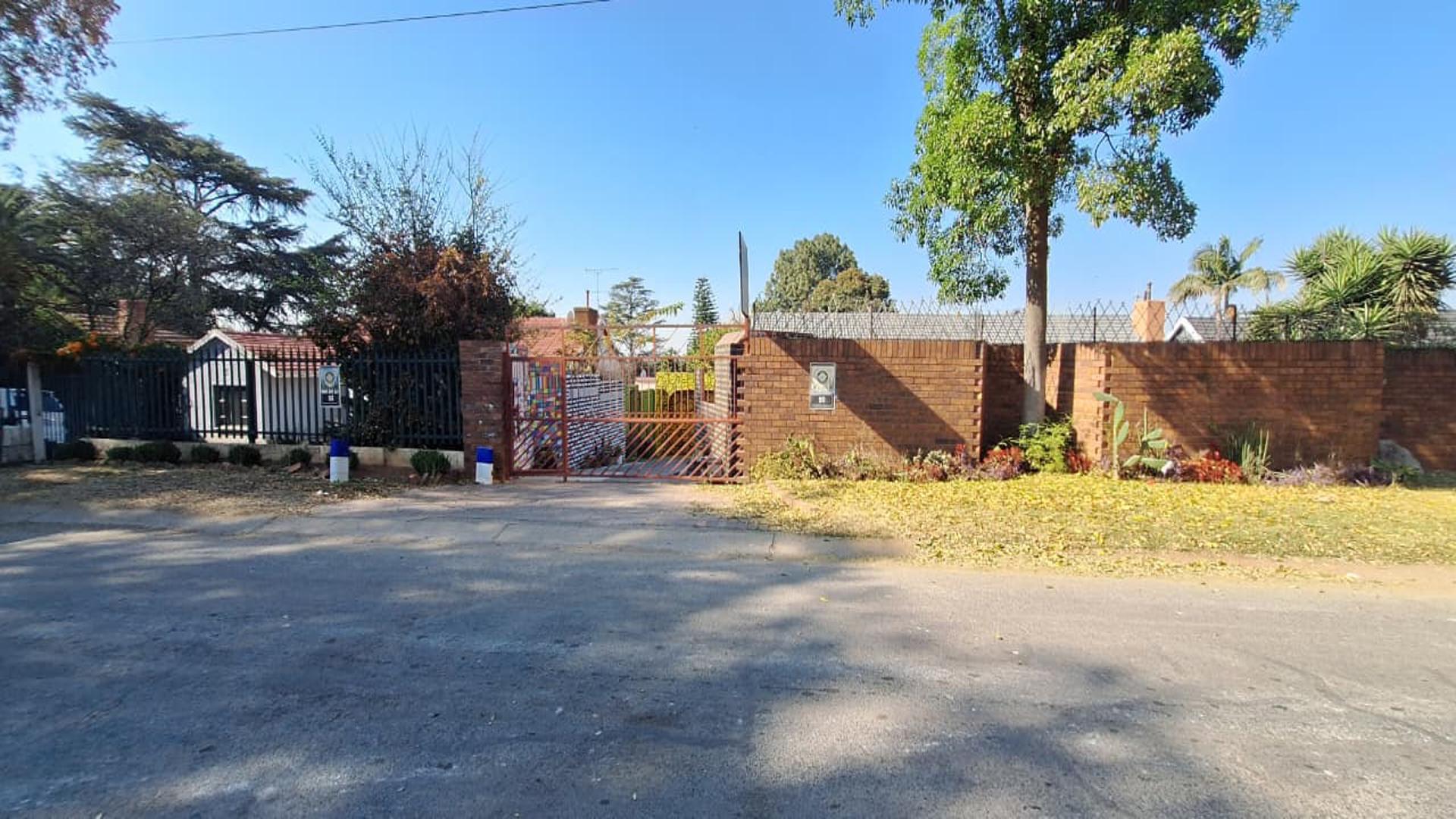 Front View of property in Kew