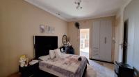 Main Bedroom - 39 square meters of property in Kew