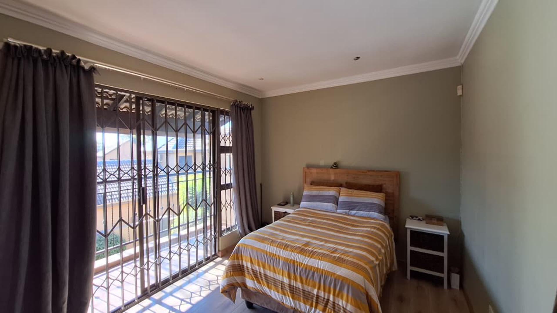Bed Room 1 - 13 square meters of property in Amorosa