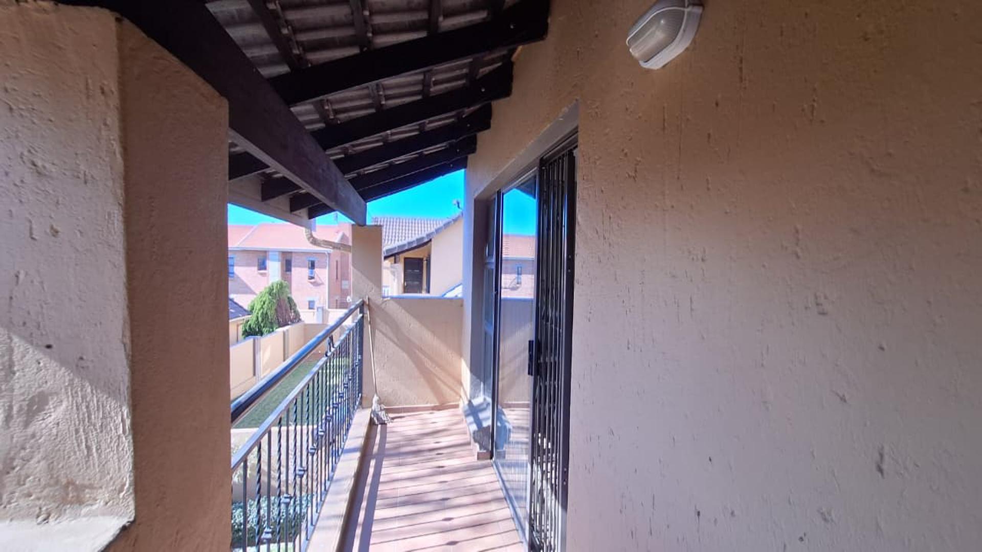 Balcony of property in Amorosa
