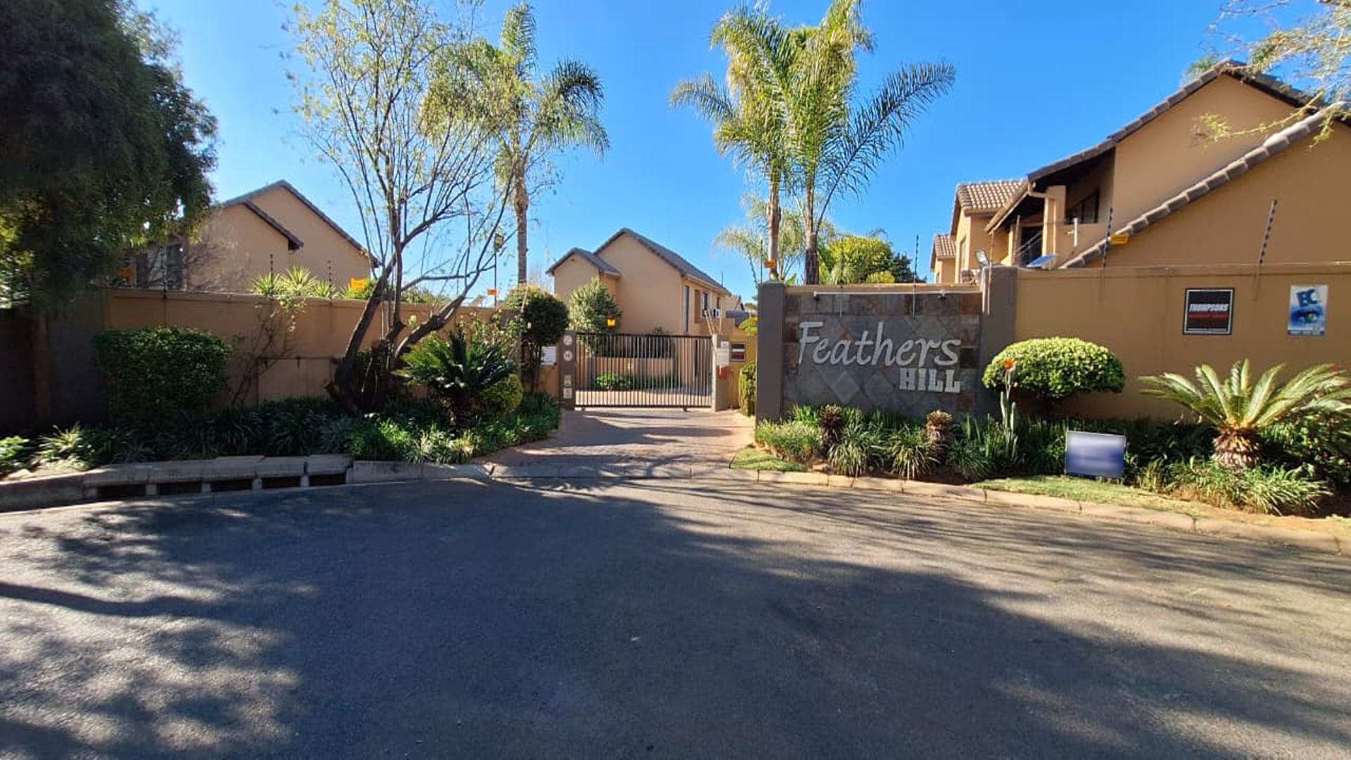 Front View of property in Amorosa
