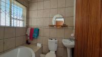 Main Bathroom - 3 square meters of property in Amorosa