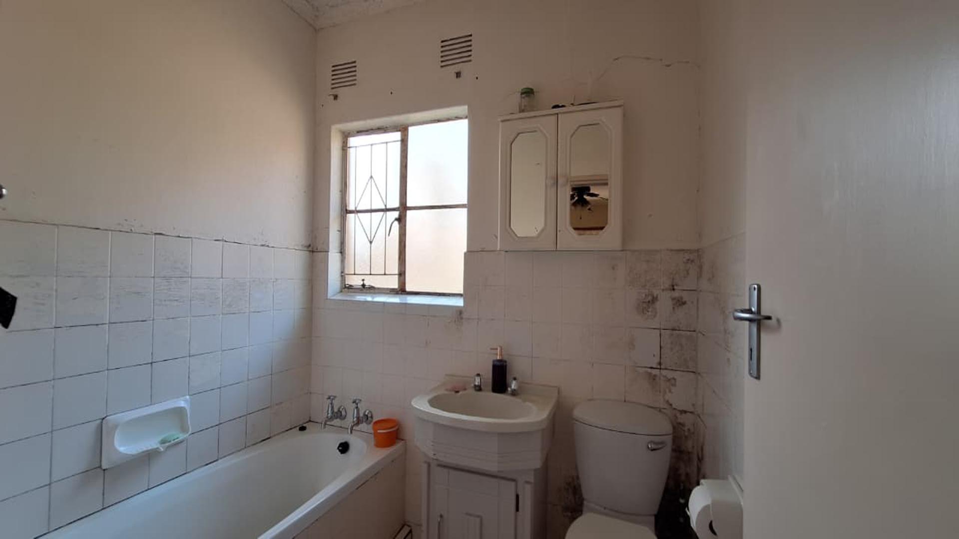 Main Bathroom - 5 square meters of property in Sasolburg